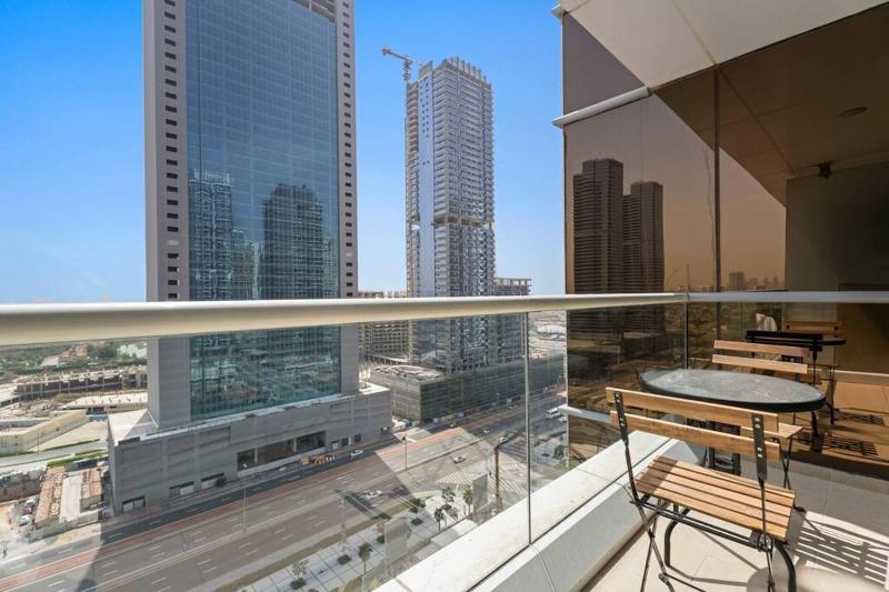 Newly Furnished Studio in JLT - image 4
