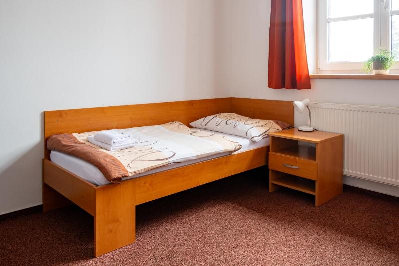 Twin Room image 4