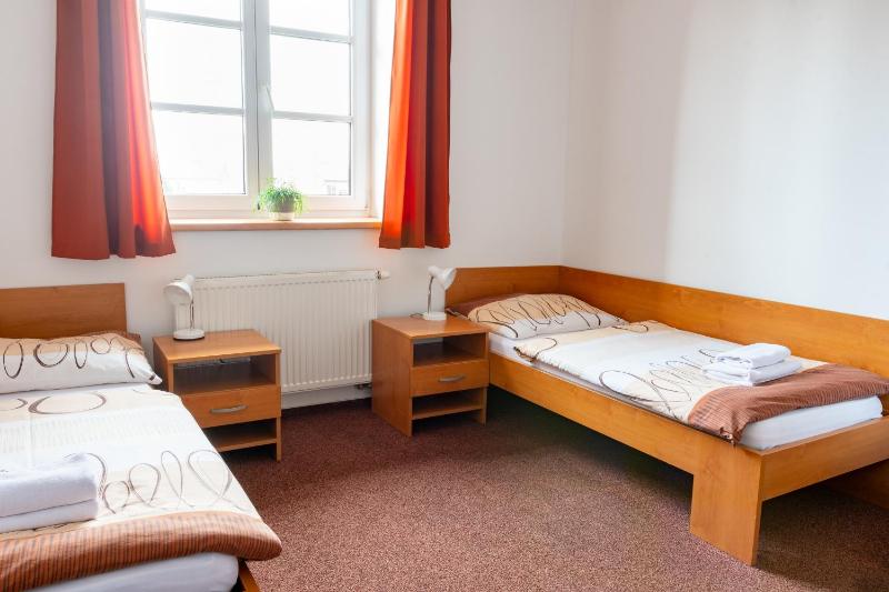 Twin Room image 2