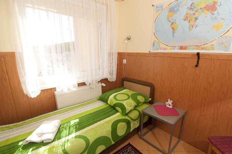 Small Single Room image 2