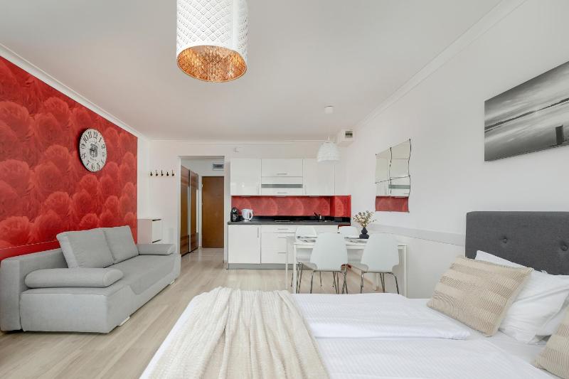 Modern Studio with Balcony 650 m from the Beach by Rent like home - image 4