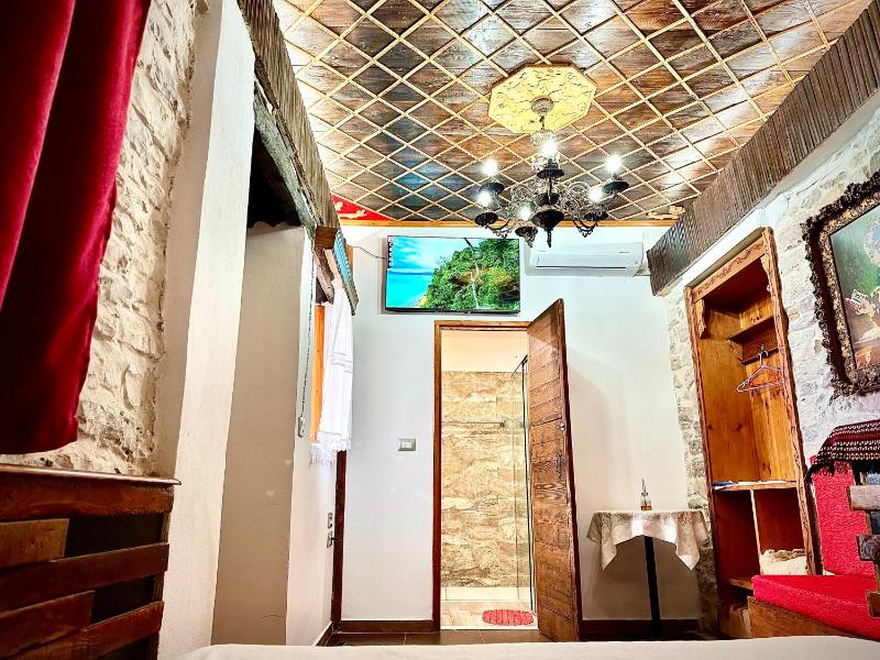 Deluxe Double Room with Shower image 4