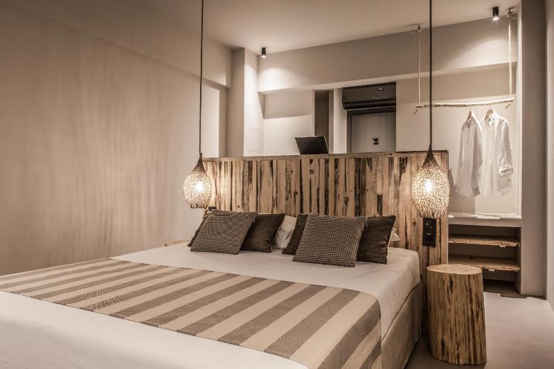 Deluxe Triple Room image 2