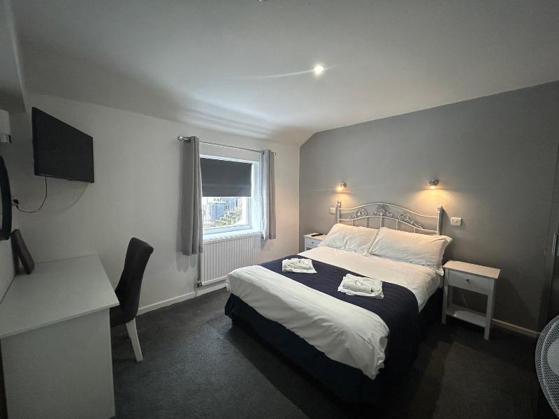 Double Room image 3