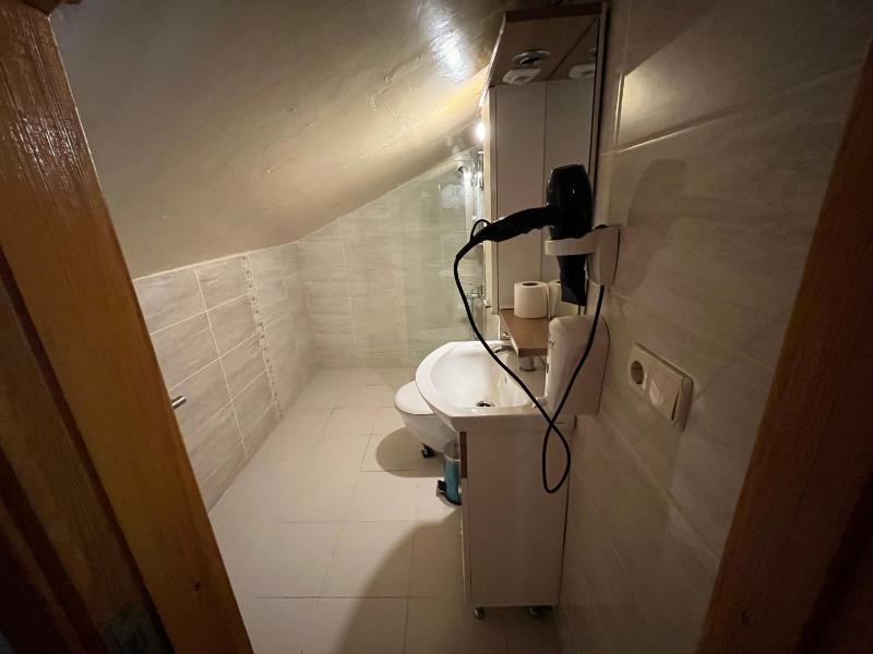 Economy Double Room image 3