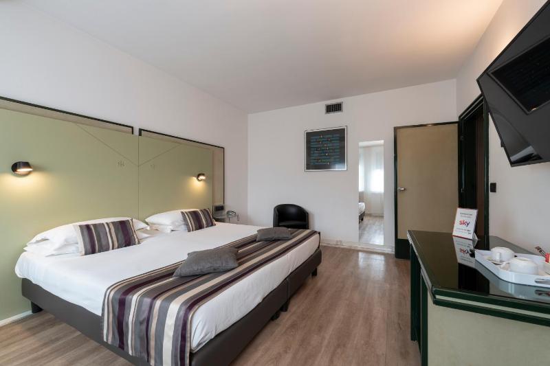 Standard Double Room image 1