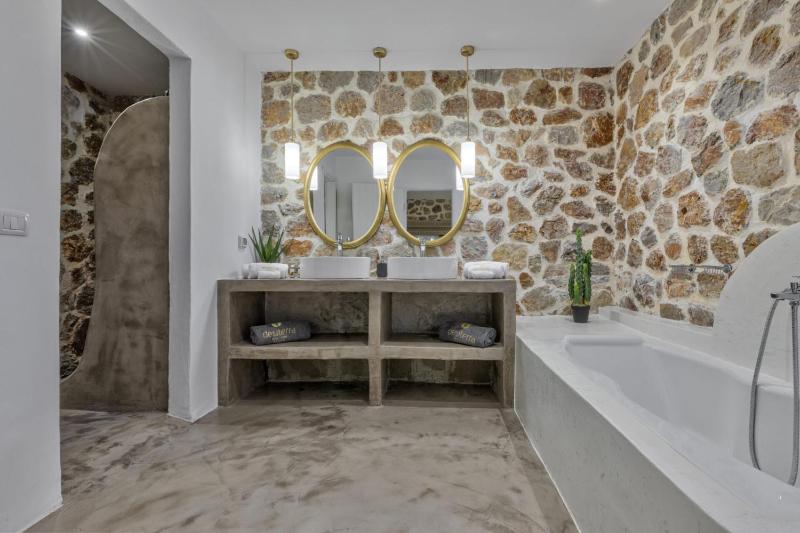 Exclusive Villa with Private Pool & Volcanic Hill View image 1