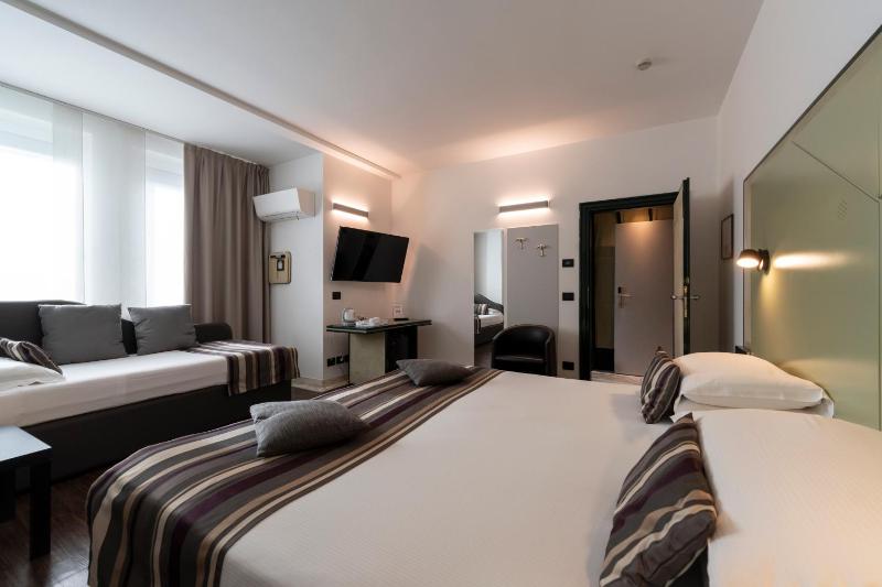Deluxe Triple Room image 1