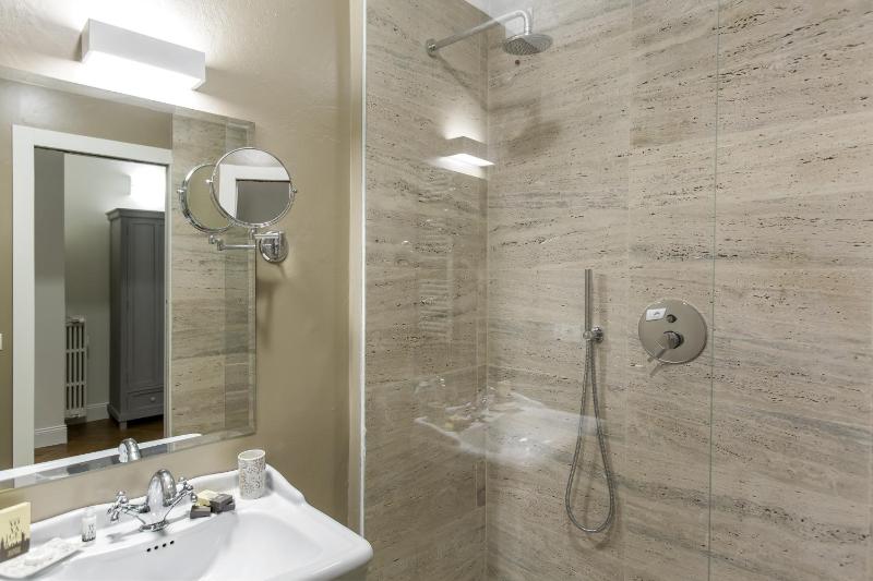 Classic Suite image 4