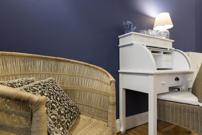 Classic Double or Twin Room image 4