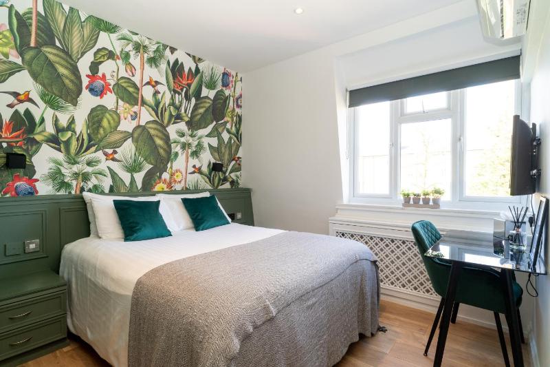 Double Room with Private Bathroom image 1