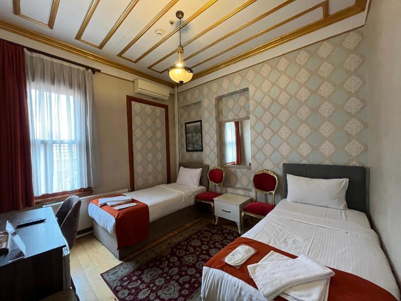 Economy Quadruple Room image 1