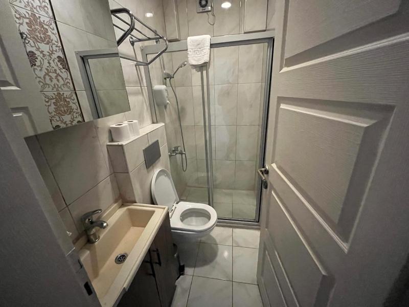 Economy Quadruple Room image 2