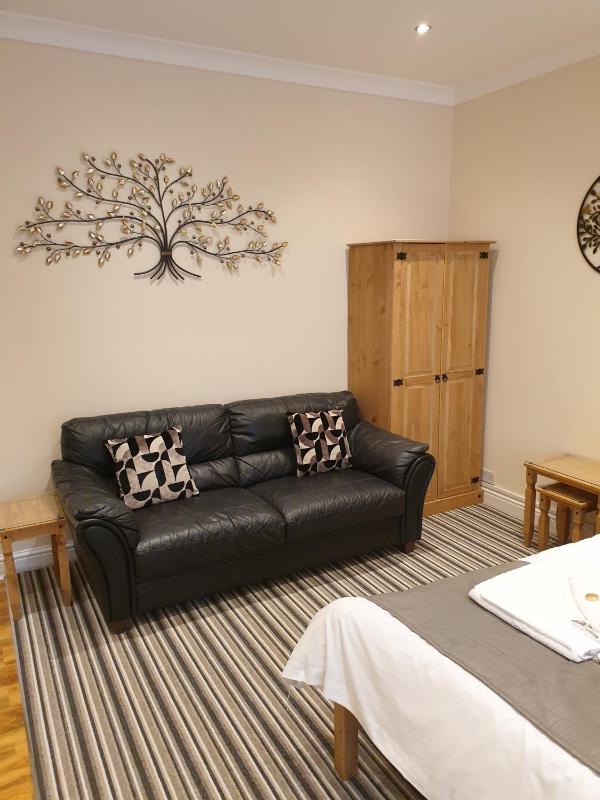 Appletorre House Holiday Flats - image 39