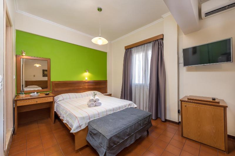 Triple Room with City View image 1