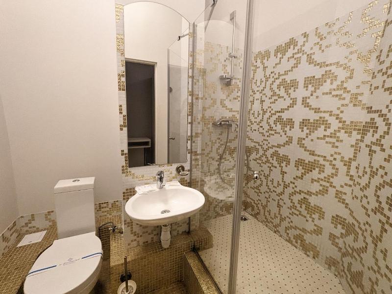 Budget Double Room without Window image 2
