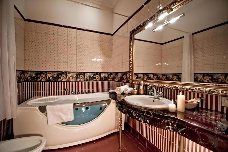 Two Room Suite image 4