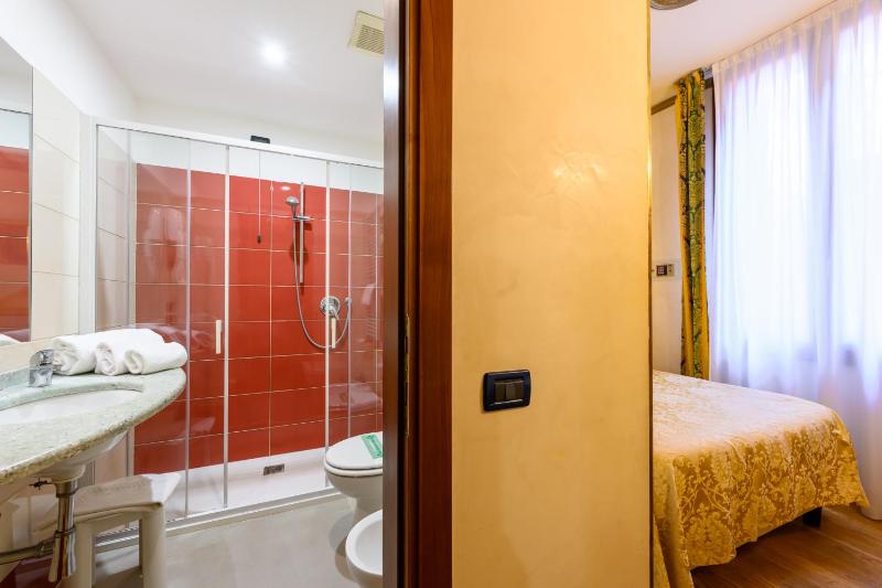 Small Economy Double Room image 3