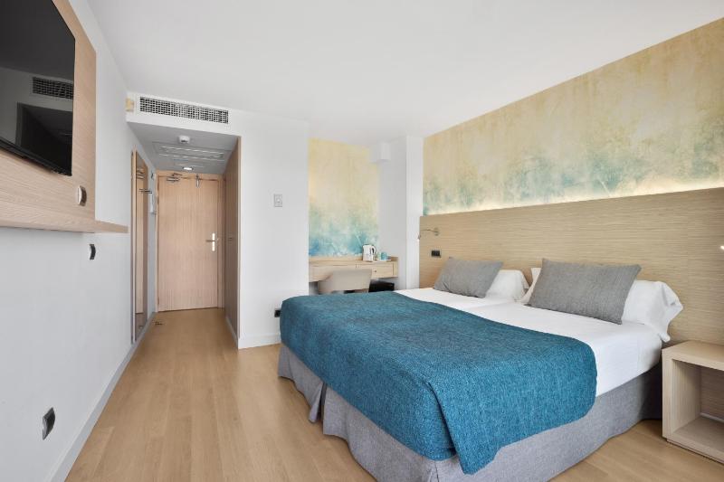 Standard Double Room image 3