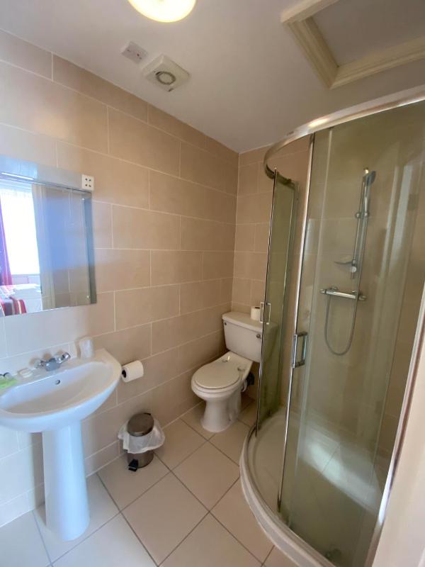 Twin Room image 3