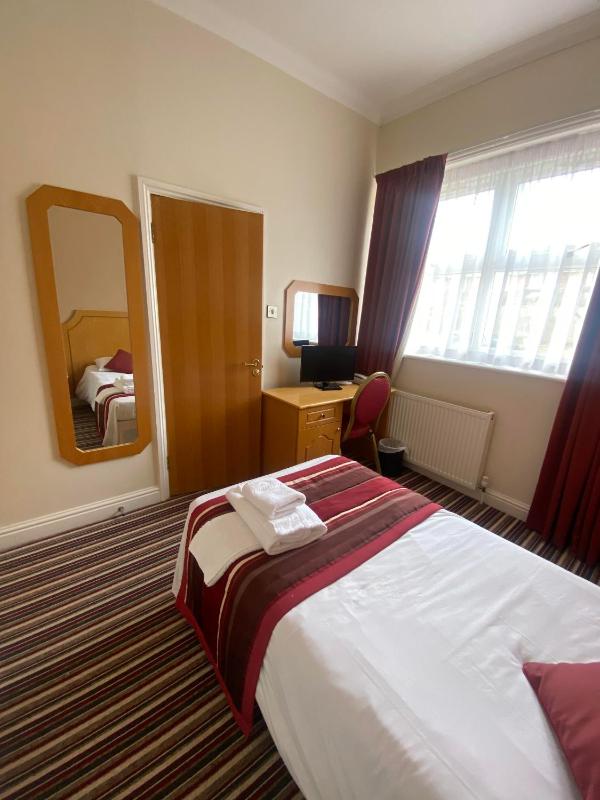 Single Room image 4