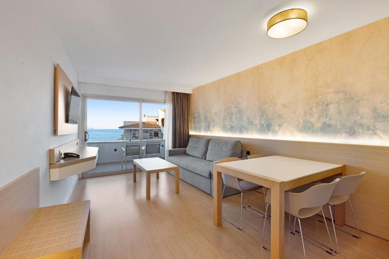 Apartment with Sea View image 1