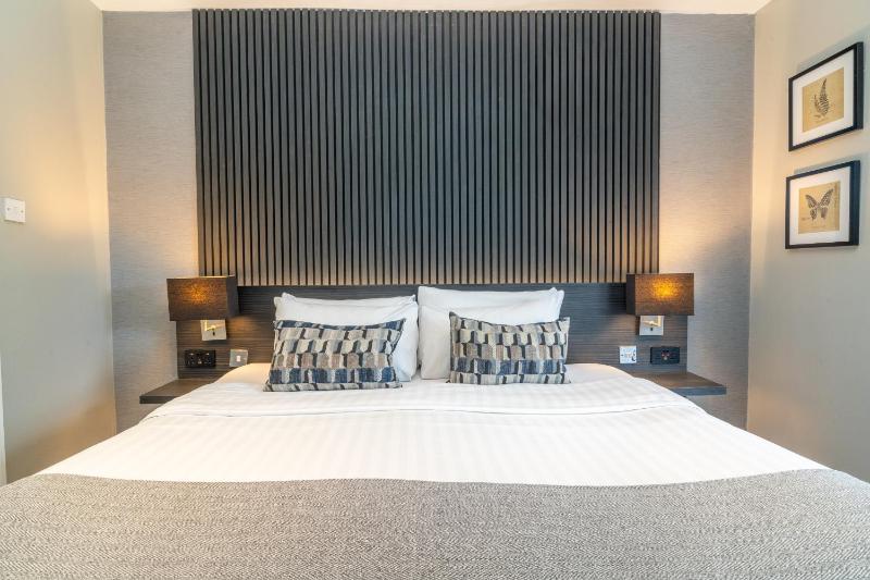 Twin Room with Private Bathroom image 4