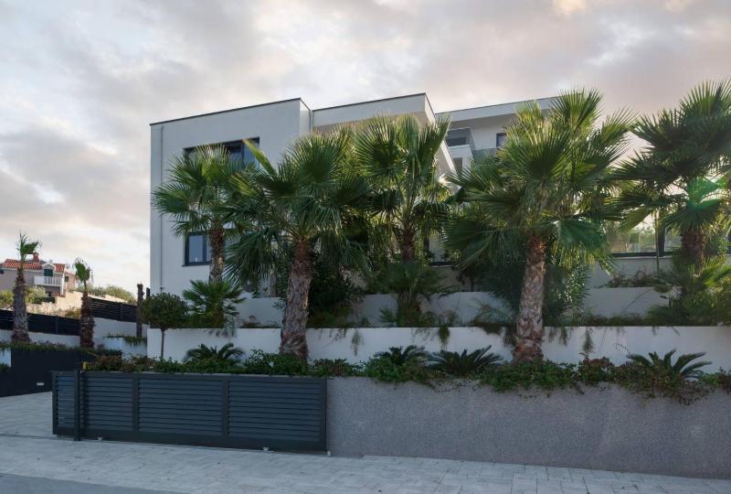 Villa Palm Bay 1 heated pool - 5 m from the sea - image 7