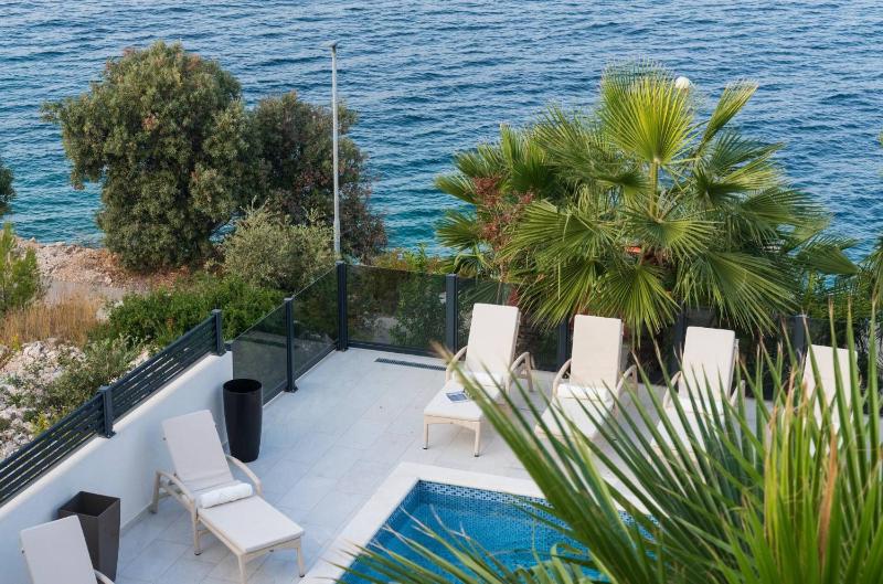 Villa Palm Bay 1 heated pool - 5 m from the sea - image 27