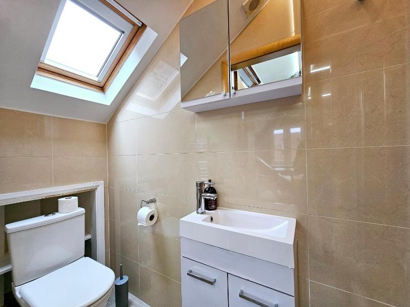 Single Room image 3
