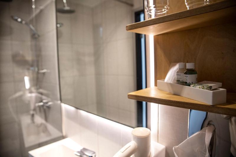 Double or Twin Room with Spa Access image 3