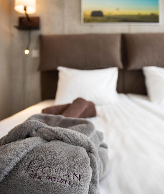 Superior Double or Twin Room with Spa Access image 4
