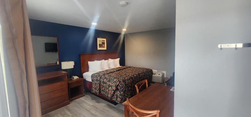 Standard King Room image 1