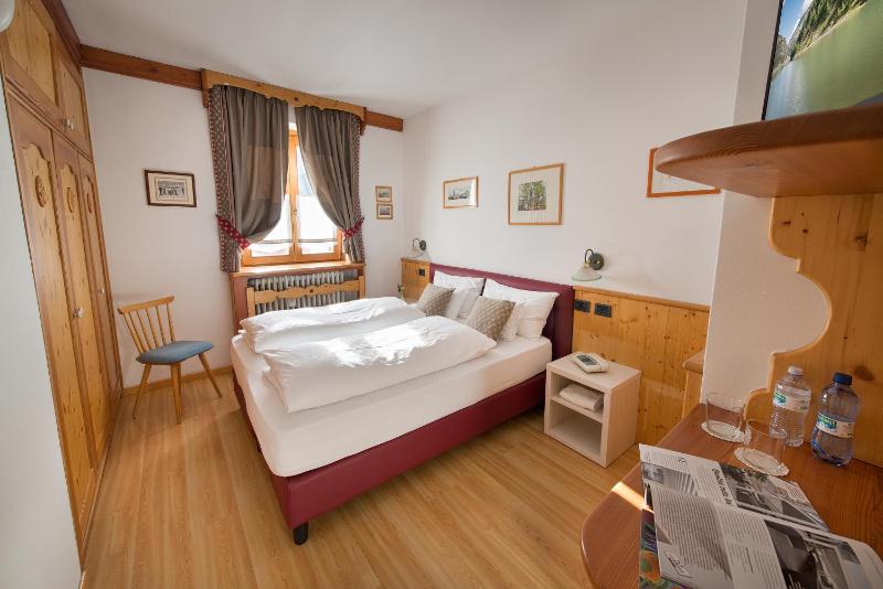Basic Double or Twin Room image 2