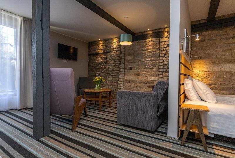 One-Bedroom Apartment with Sauna and Spa Access image 1