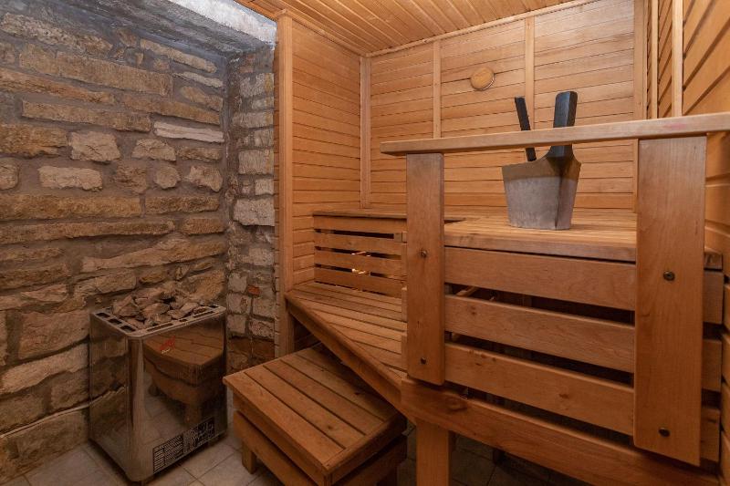 One-Bedroom Apartment with Sauna and Spa Access image 4