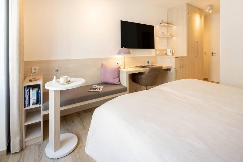 Double Room image 3