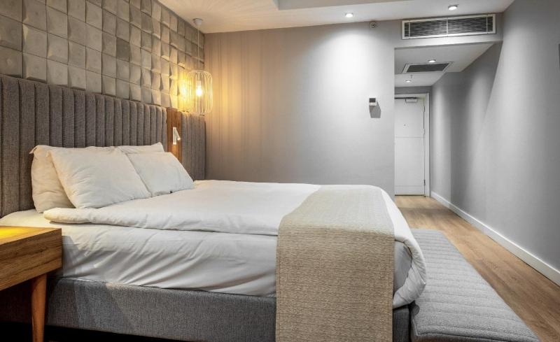 King Room image 3