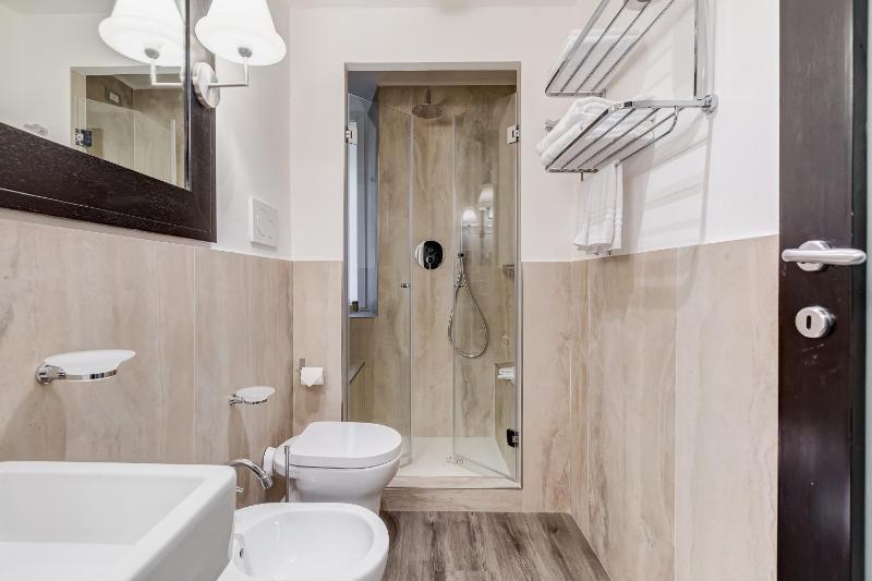 Standard Queen Room image 2