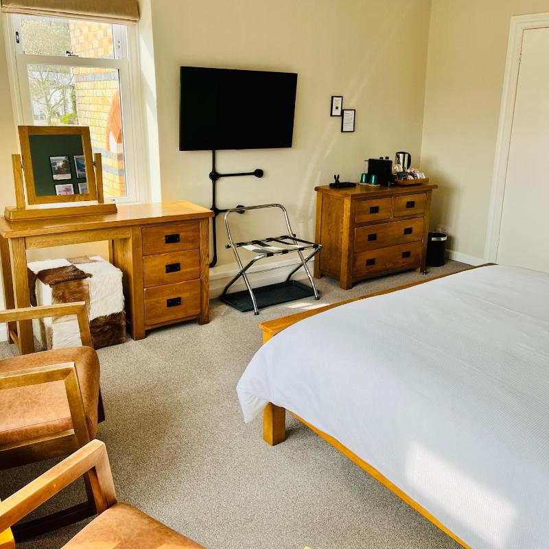 Superior King Room image 2
