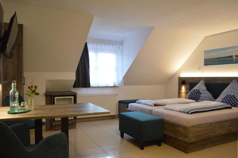 Double Room with Lake View image 4