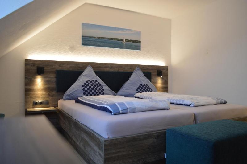 Double Room with Lake View image 2