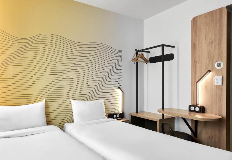 Twin Room image 2