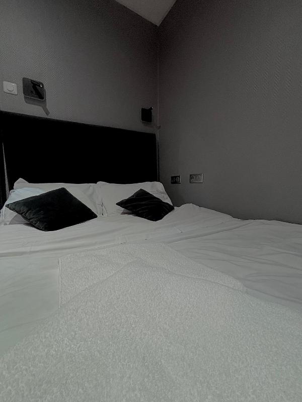 Double Room image 3
