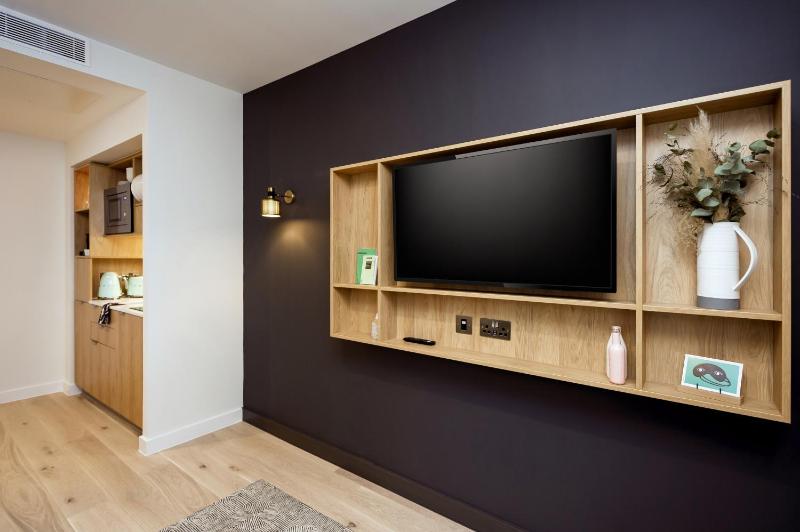 One Double Bed Apartment with Castle View image 3
