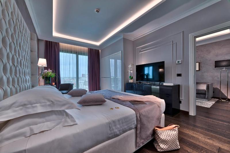 Superior Suite image 2