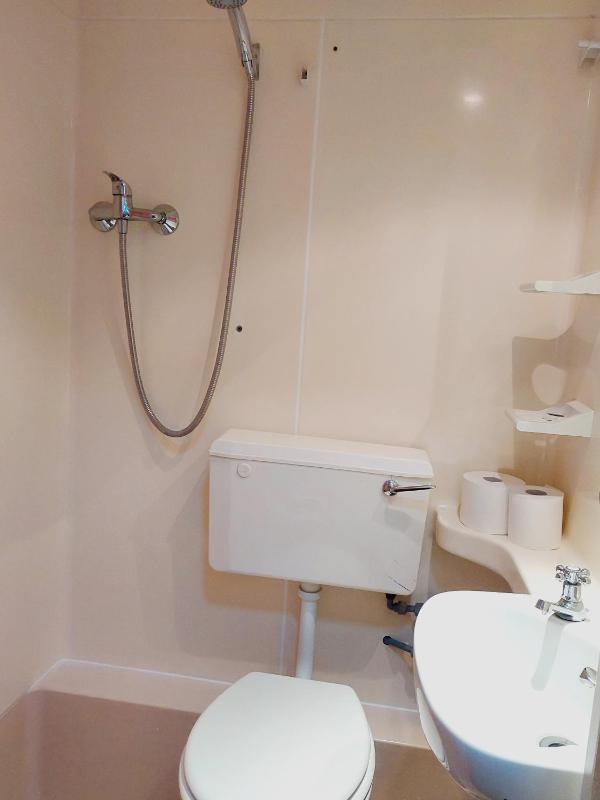 Single Room with private toilet and shower image 3