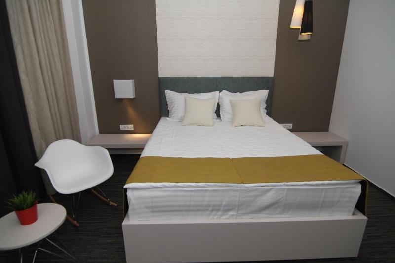 Economy Double Room with City View without Balcony image 1