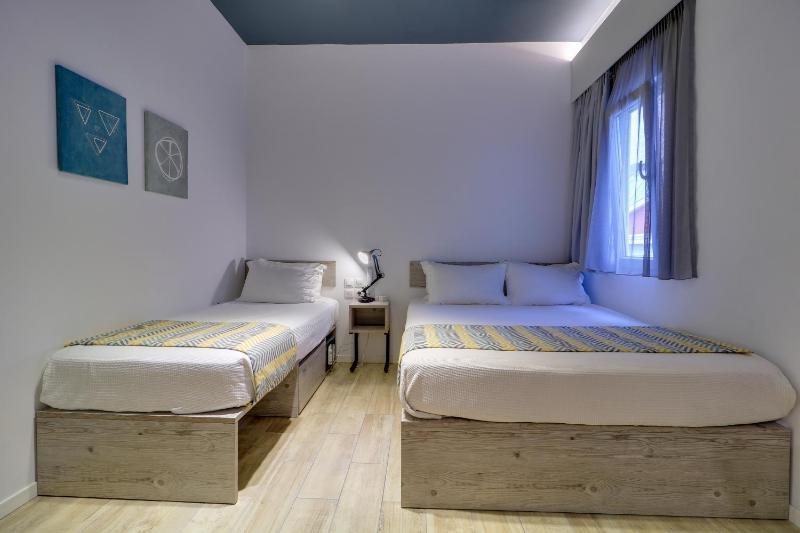 Superior Twin Room image 1