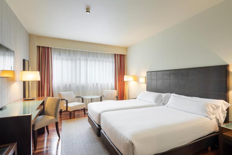 Standard Twin Room image 1
